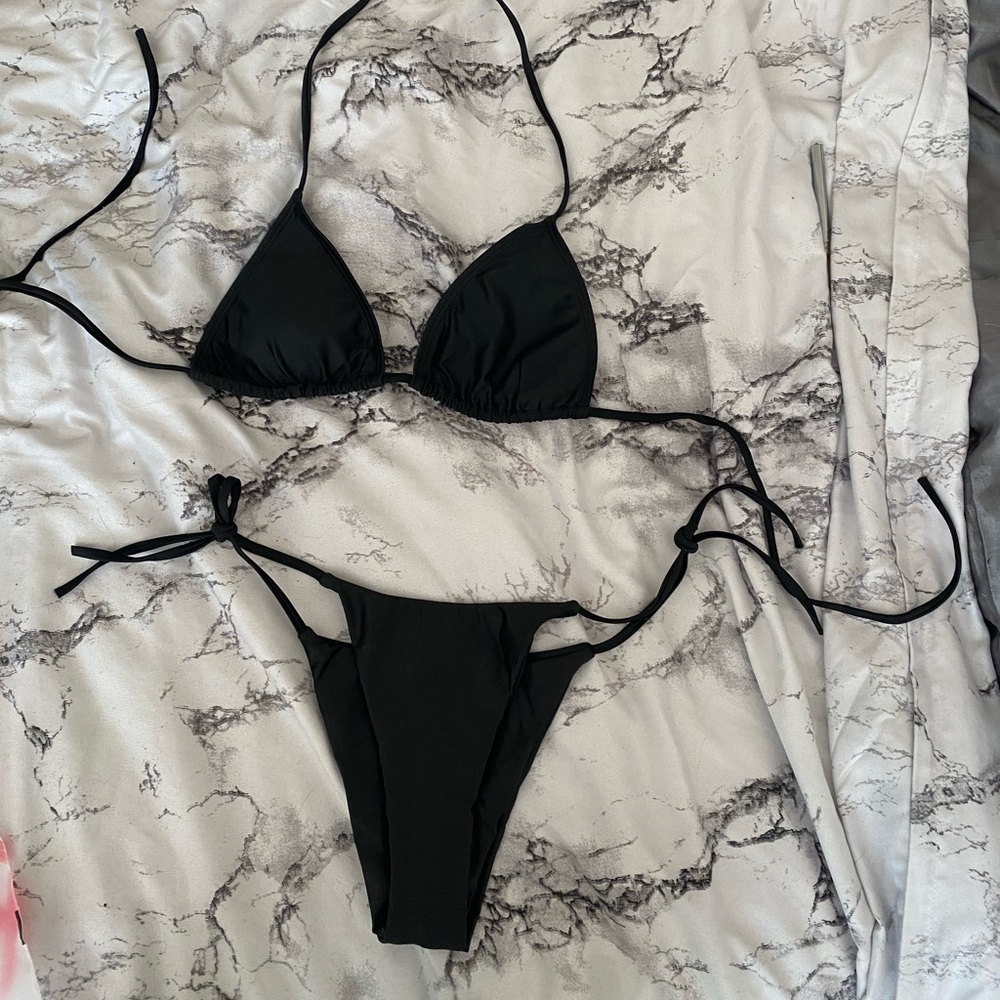 Black bikini